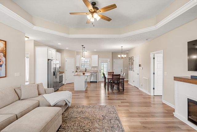 57 Cheney Ln, Lafayette, TN 37083