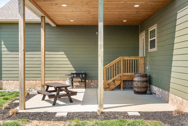 57 Cheney Ln, Lafayette, TN 37083