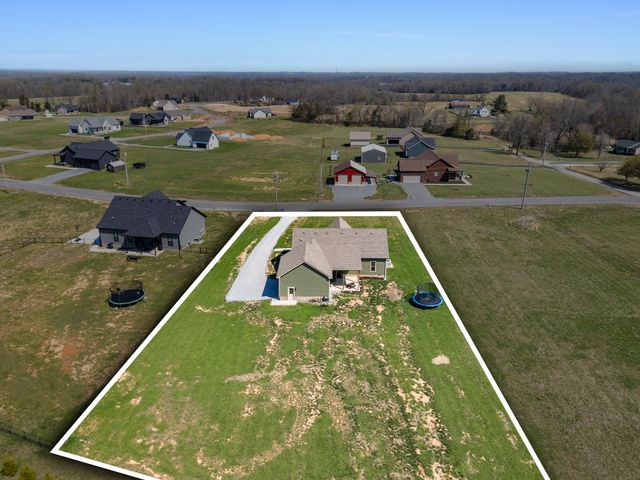 57 Cheney Ln, Lafayette, TN 37083