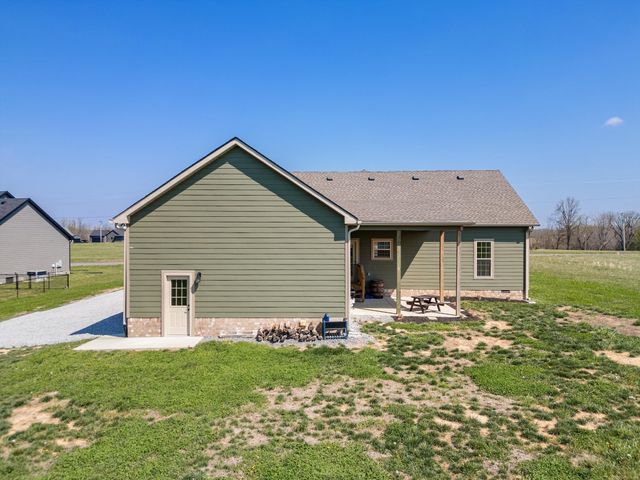 57 Cheney Ln, Lafayette, TN 37083