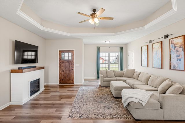 57 Cheney Ln, Lafayette, TN 37083