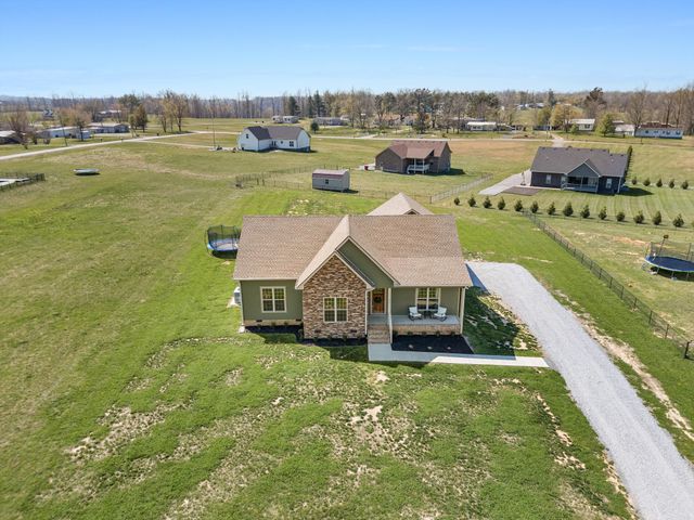 57 Cheney Ln, Lafayette, TN 37083