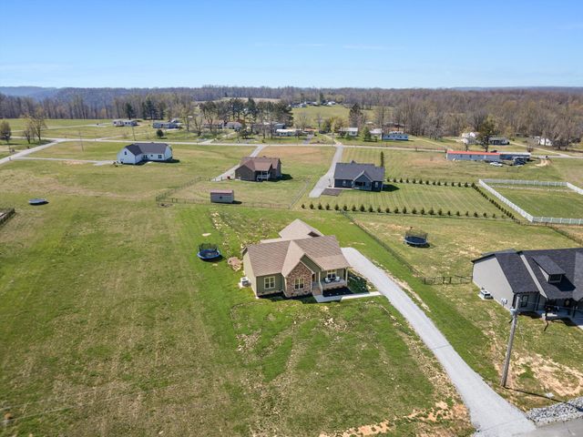 57 Cheney Ln, Lafayette, TN 37083