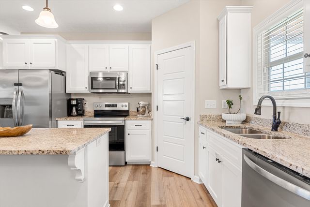 57 Cheney Ln, Lafayette, TN 37083