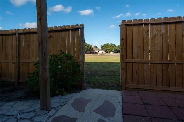 3110 Santa Cruz Dr, Corpus Christi, TX 78414