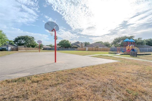 3110 Santa Cruz Dr, Corpus Christi, TX 78414