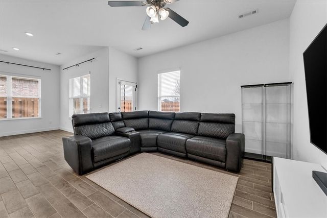 2121 Tallgrass Terrace, Centerton, AR 72719