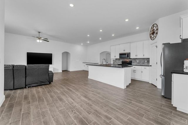 2121 Tallgrass Terrace, Centerton, AR 72719