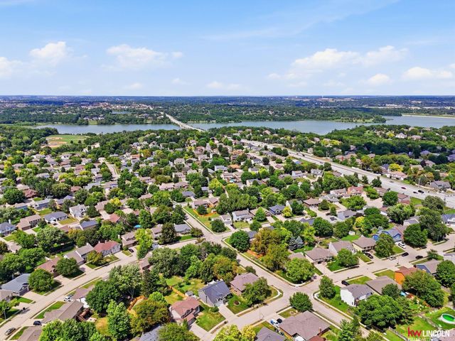 17010 Holmes Circle, Omaha, NE 68135