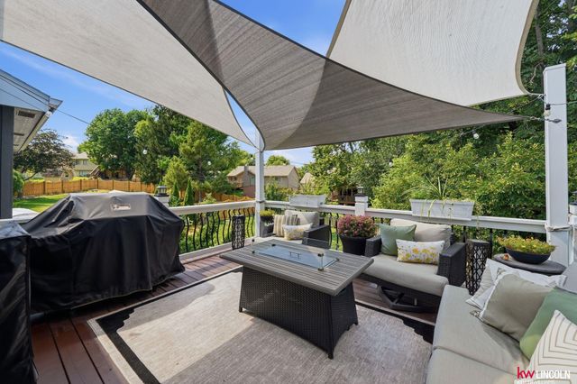 17010 Holmes Circle, Omaha, NE 68135