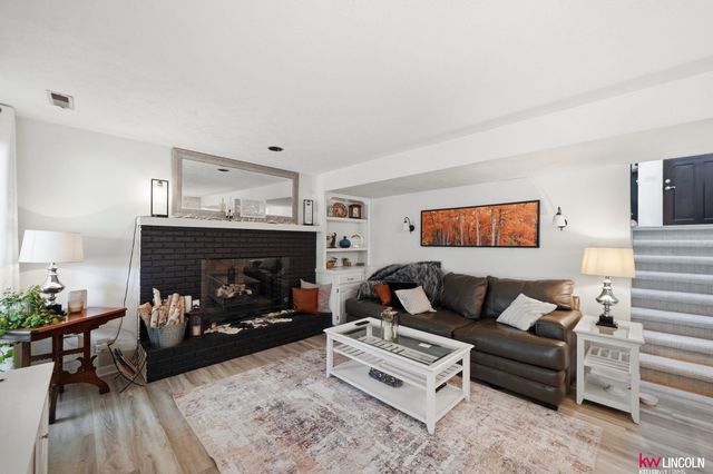 17010 Holmes Circle, Omaha, NE 68135