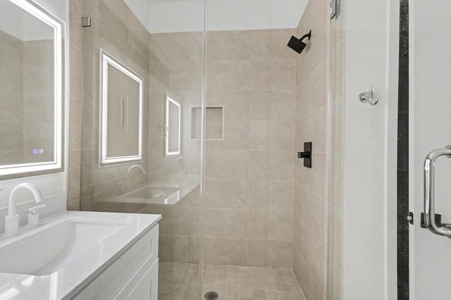203 Danna Lane A, Houston, TX 77009