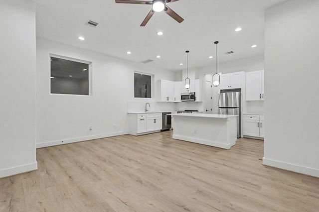 203 Danna Lane A, Houston, TX 77009