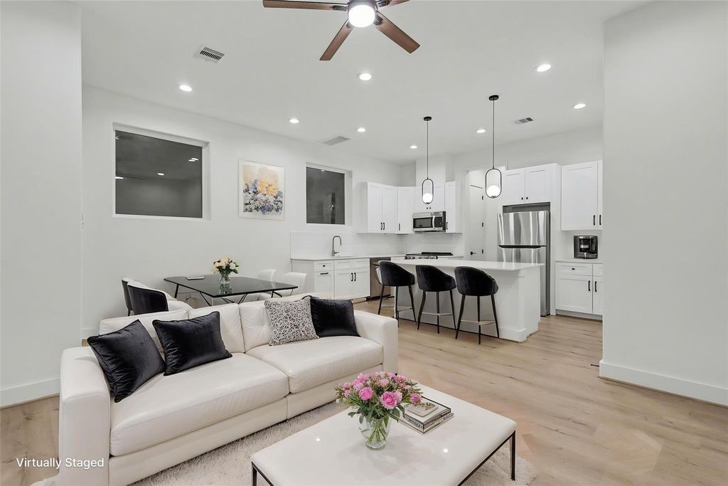 203 Danna Lane A, Houston, TX 77009