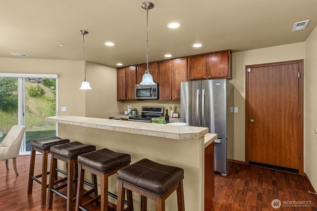 1190 Swan Loop, Dupont, WA 98327