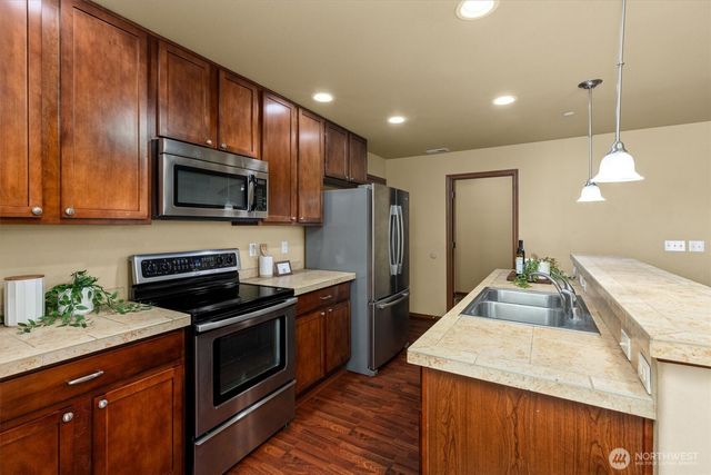 1190 Swan Loop, Dupont, WA 98327