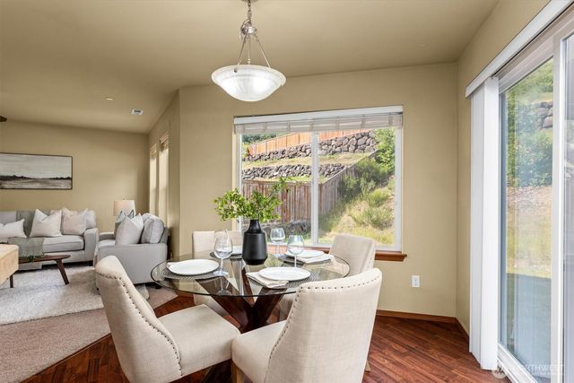 1190 Swan Loop, Dupont, WA 98327