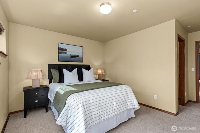 1190 Swan Loop, Dupont, WA 98327