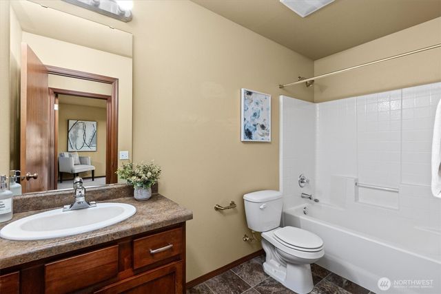 1190 Swan Loop, Dupont, WA 98327