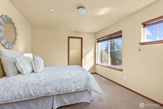 1190 Swan Loop, Dupont, WA 98327