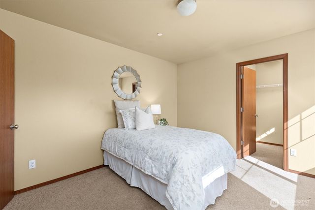 1190 Swan Loop, Dupont, WA 98327