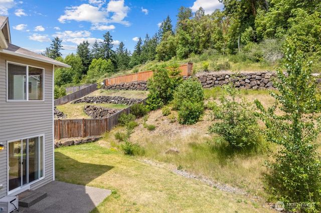 1190 Swan Loop, Dupont, WA 98327
