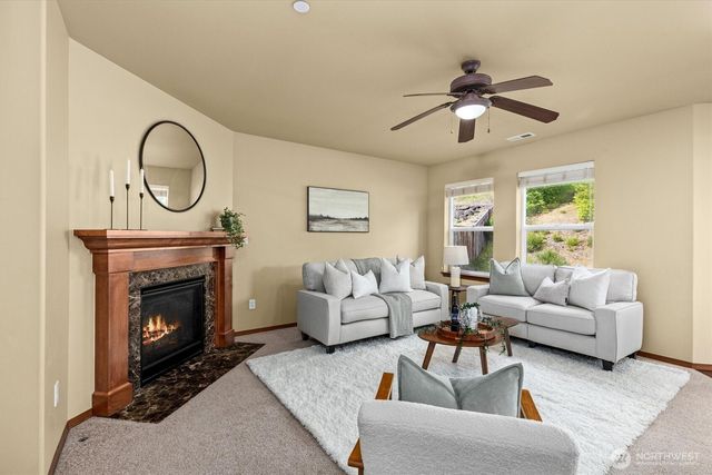 1190 Swan Loop, Dupont, WA 98327