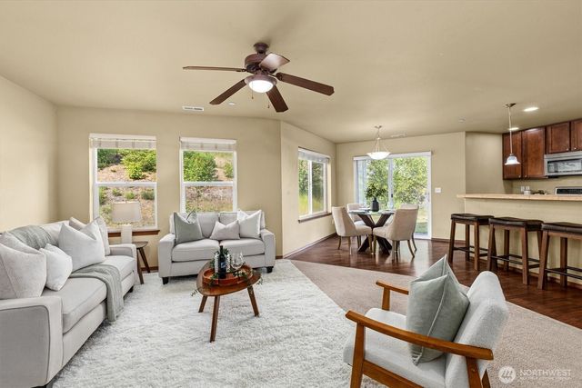 1190 Swan Loop, Dupont, WA 98327