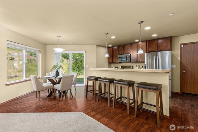 1190 Swan Loop, Dupont, WA 98327