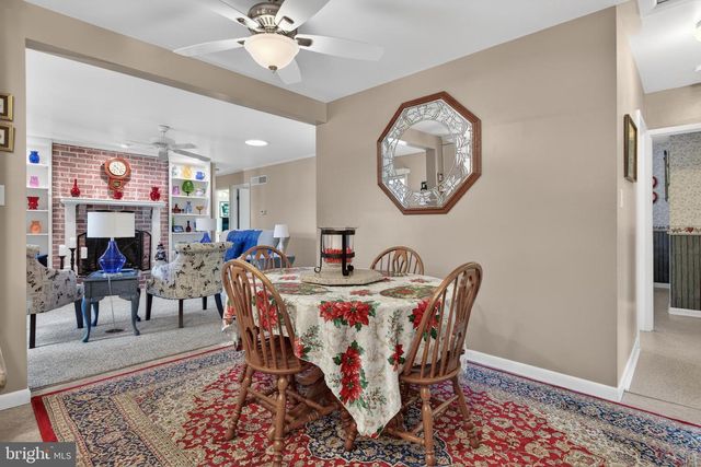 528 W BROAD ST, New Holland, PA 17557