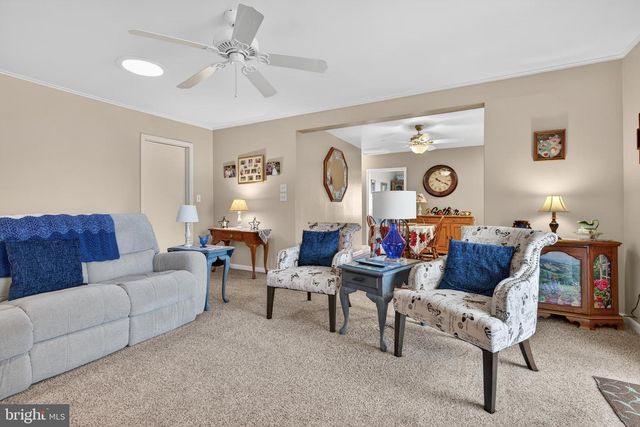 528 W BROAD ST, New Holland, PA 17557