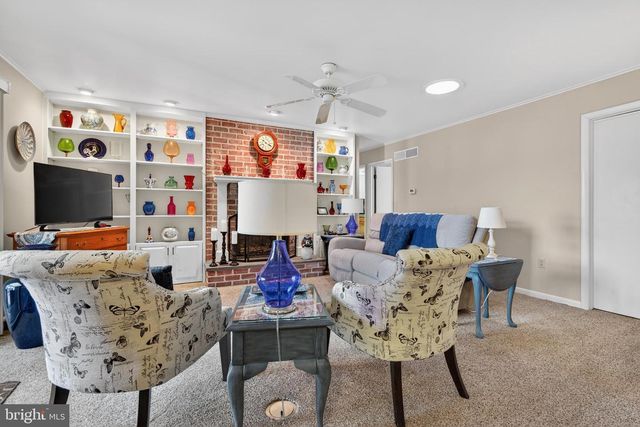 528 W BROAD ST, New Holland, PA 17557