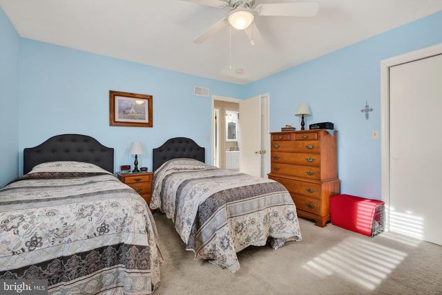 528 W BROAD ST, New Holland, PA 17557