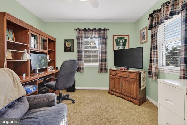 528 W BROAD ST, New Holland, PA 17557