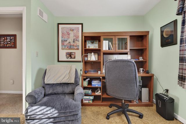 528 W BROAD ST, New Holland, PA 17557