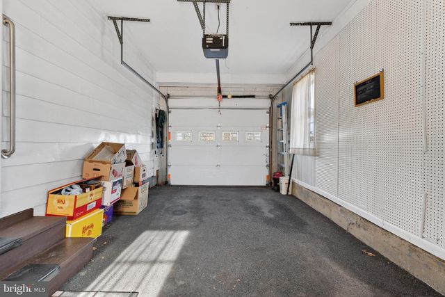 528 W BROAD ST, New Holland, PA 17557