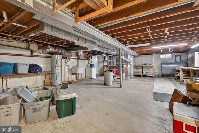 528 W BROAD ST, New Holland, PA 17557