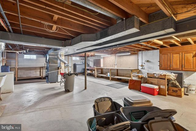 528 W BROAD ST, New Holland, PA 17557