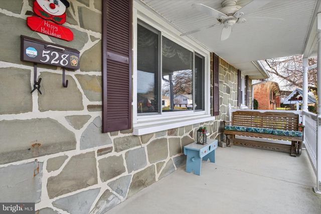 528 W BROAD ST, New Holland, PA 17557