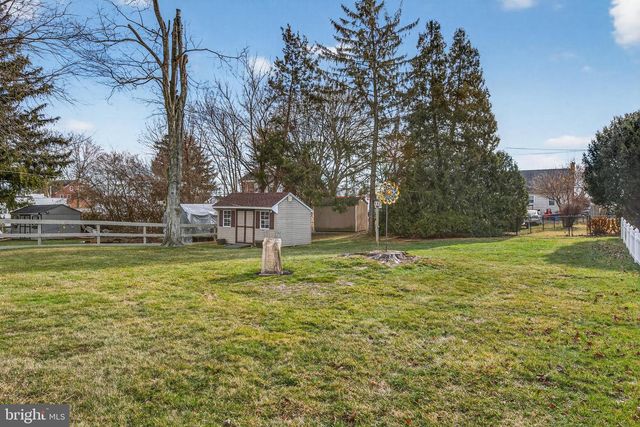 528 W BROAD ST, New Holland, PA 17557