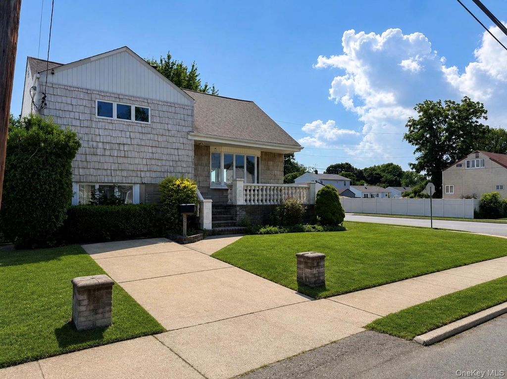 49 Noble Street, North Babylon, NY 11703