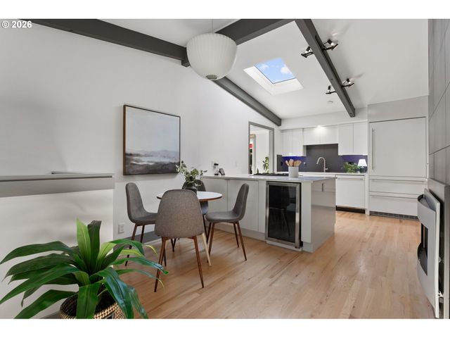 6780 Sw DOVER St, Portland, OR 97225