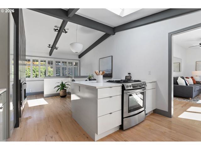 6780 Sw DOVER St, Portland, OR 97225