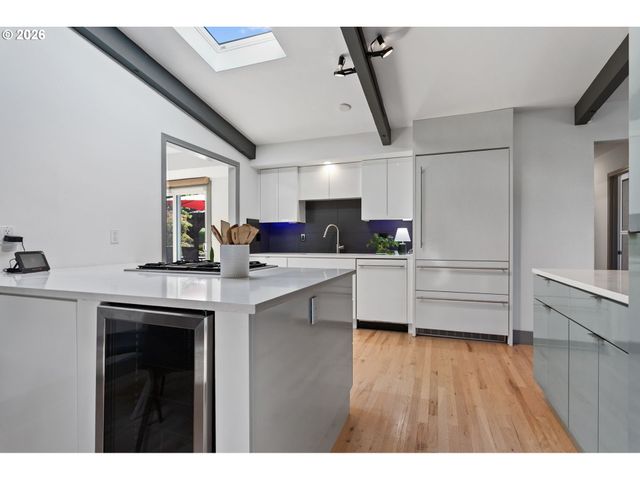 6780 Sw DOVER St, Portland, OR 97225