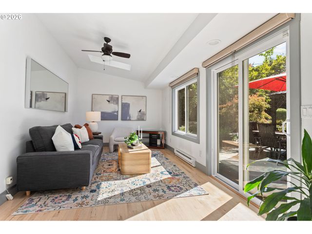 6780 Sw DOVER St, Portland, OR 97225
