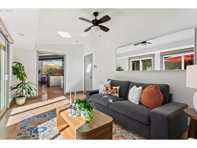 6780 Sw DOVER St, Portland, OR 97225