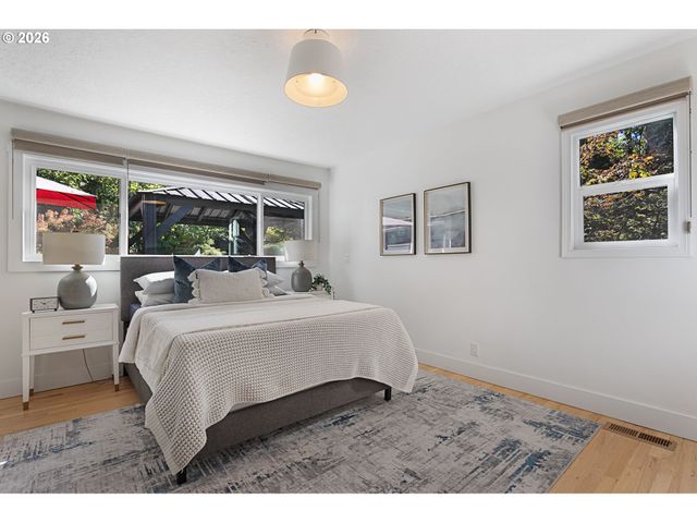 6780 Sw DOVER St, Portland, OR 97225