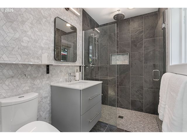 6780 Sw DOVER St, Portland, OR 97225