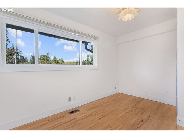 6780 Sw DOVER St, Portland, OR 97225