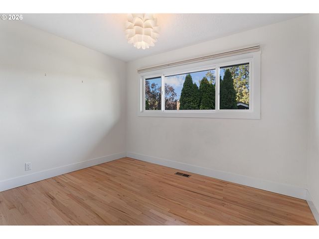 6780 Sw DOVER St, Portland, OR 97225